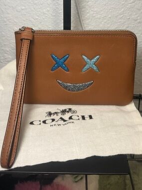 Coach Wink Smiley Face Wristlet Camel Leather Glitter